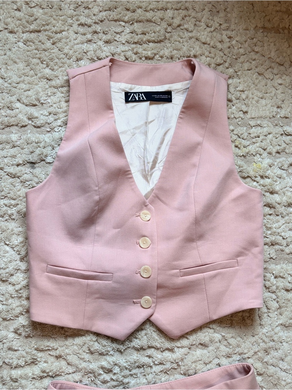 Zara Women’s Wide-Leg Pants and vest set in Dusty Pink
Vest - Xs
Pants - S
